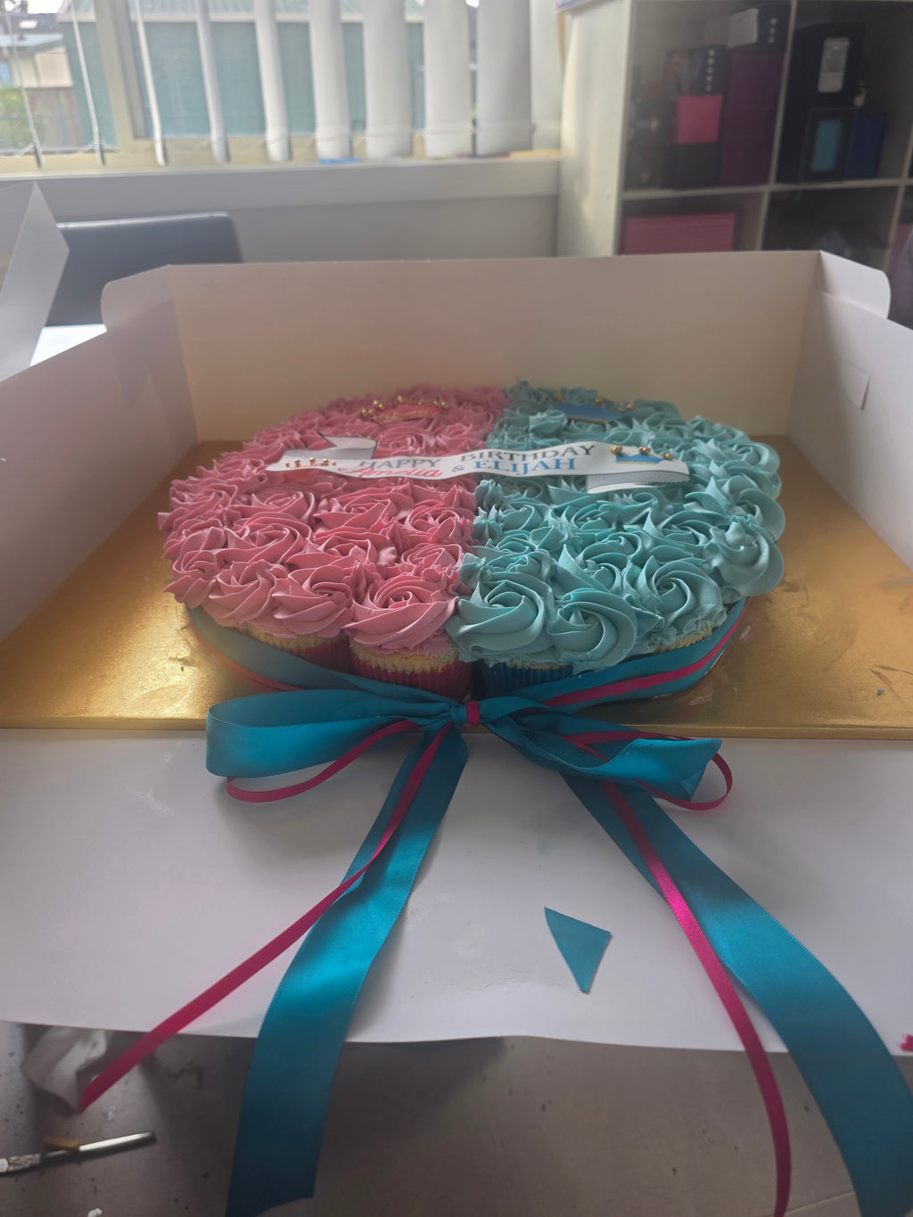 Pull apart Cake Cupcakes (50grams+icing each)