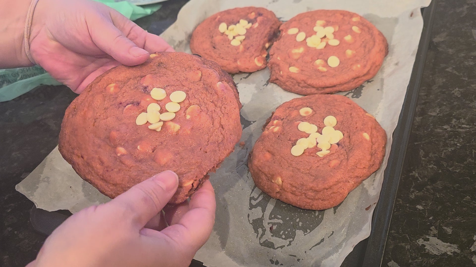 Biscotti Ripieni (Stuffed Cookies) – White Chocolate Raspberry 125g (Large)