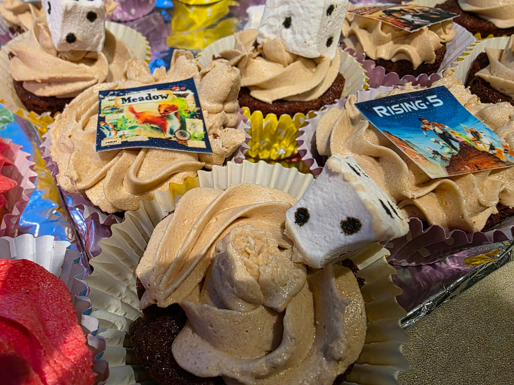 Pull apart Cake Cupcakes (50grams+icing each)